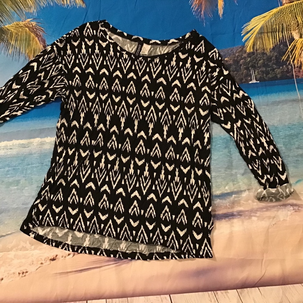 Divided H&M blouse super soft M light  NEW hi low